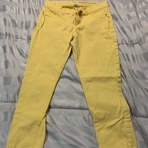 Size: 6 Color: Yellow